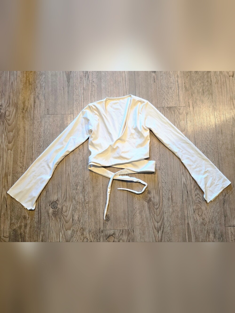 Astoria activewear Live Luxe wrap sleeved crop top size Medium - Picture 3 of 10